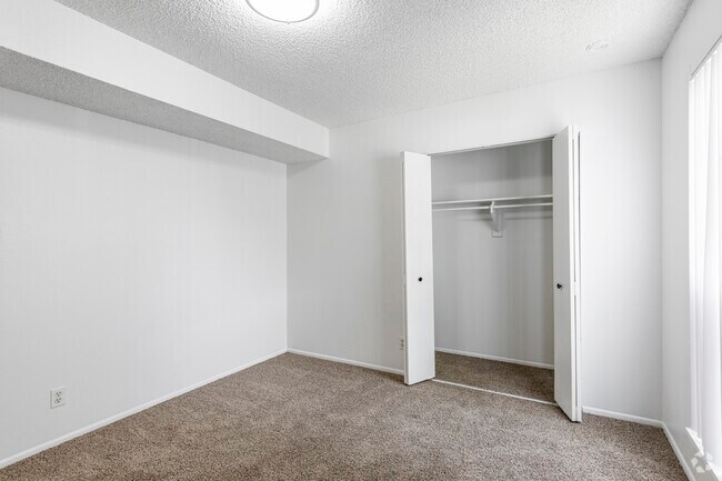 3 BR, 2BA - 1050 SF - MOUNTAIN VISTA