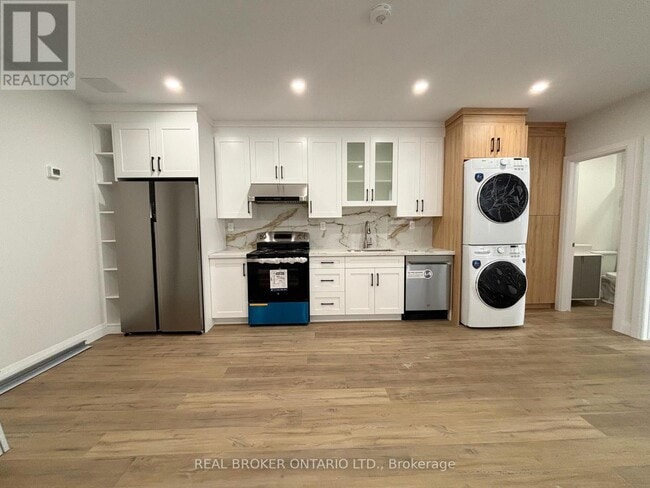 Building Photo - 6 Caithness St E