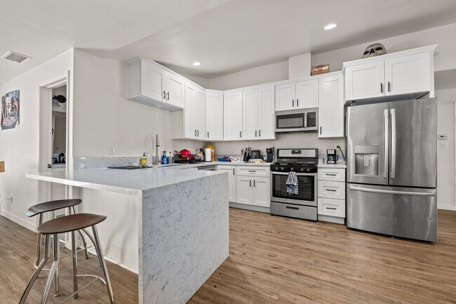 Foto del edificio - Two full kitchens + two washers & dryers!