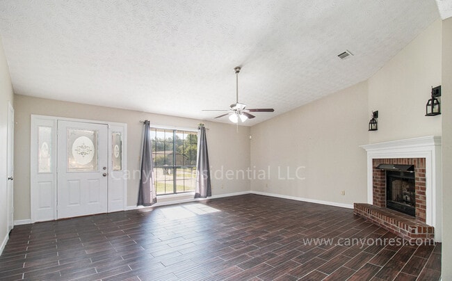 Foto del edificio - Beautiful 3b Room!Move in ready!