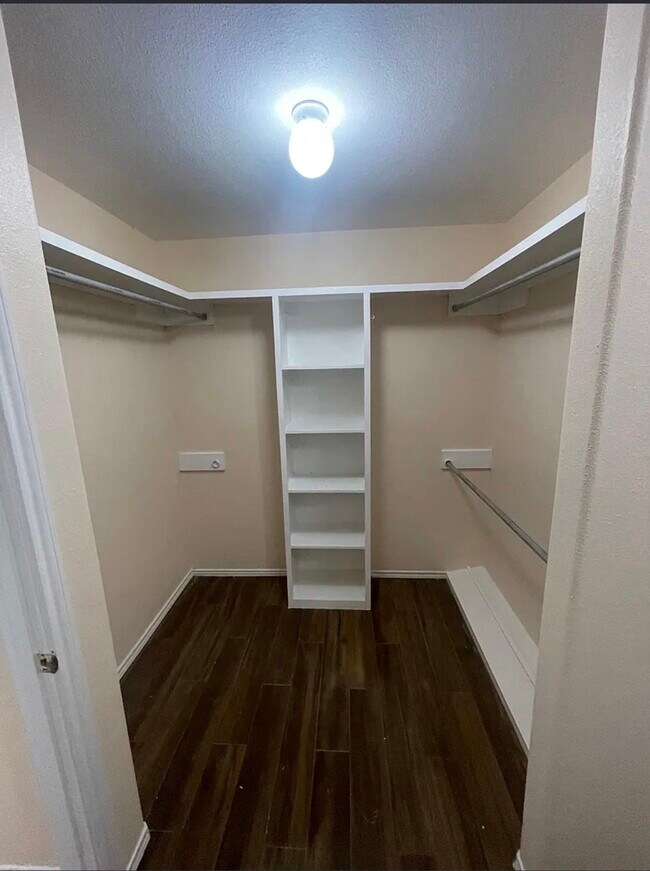 Building Photo - 2415 Pheasant Dr