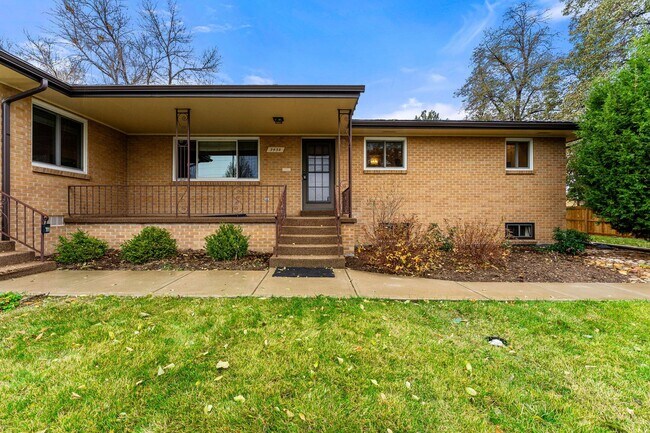 Foto del edificio - Spacious 4 bedroom in Wheat Ridge + Garage