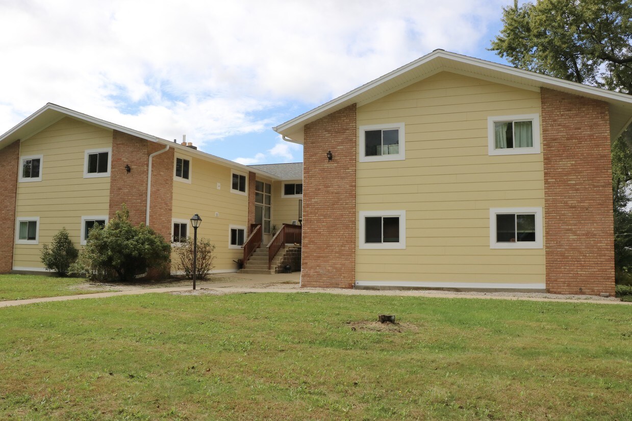 1974 Division St, East Troy, WI 53120 1974 Division St East Troy, WI