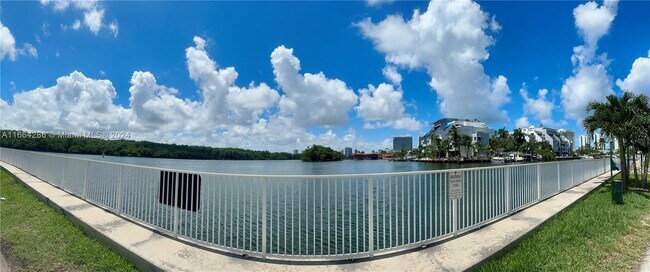 Foto del edificio - 400 Kings Point Dr