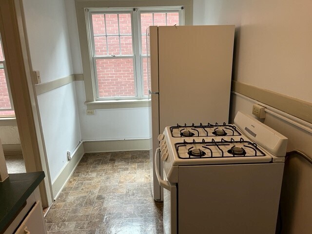 Kitchen - 419 E Thomas St