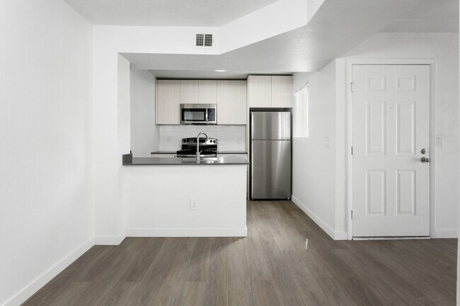 Building Photo - Villa de Cortez