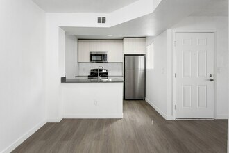 Building Photo - Villa de Cortez