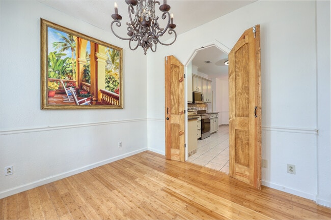 Foto del edificio - 1335 Maplebrook Dr