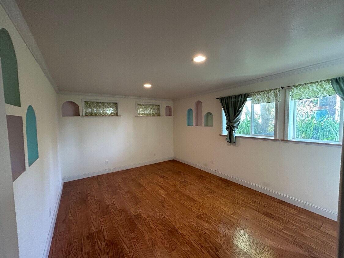 Foto principal - 7810 Burns Ct