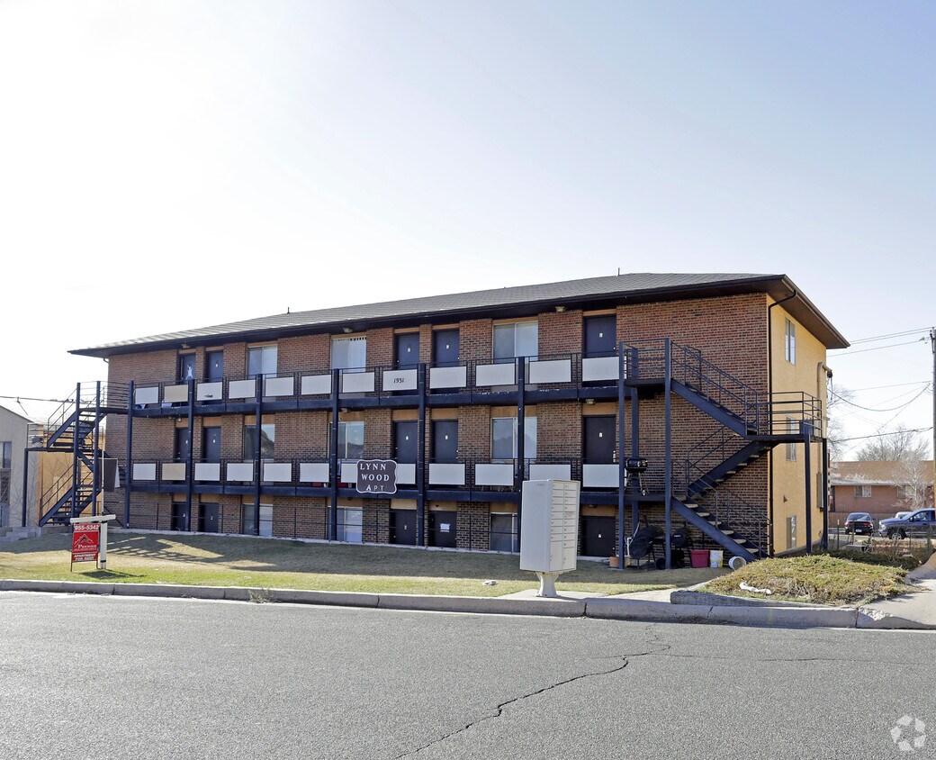 Lynn Wood Apts Apartments at 1931 Henderson Ave Colorado Springs, CO
