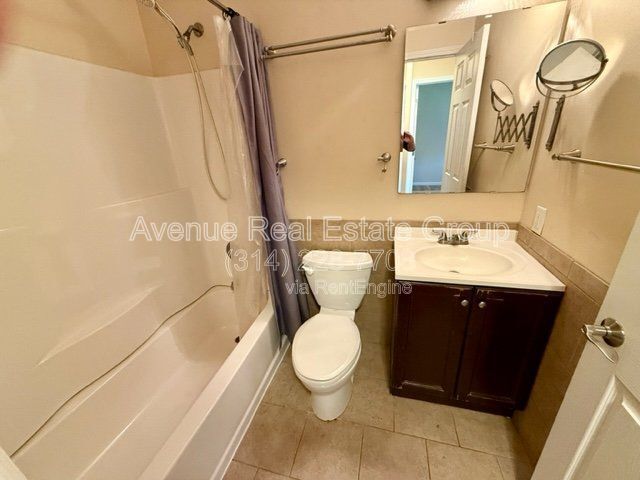 Foto del edificio - 11090 Alan Shepard Dr