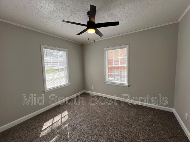 Building Photo - 1079 Poppen Dr