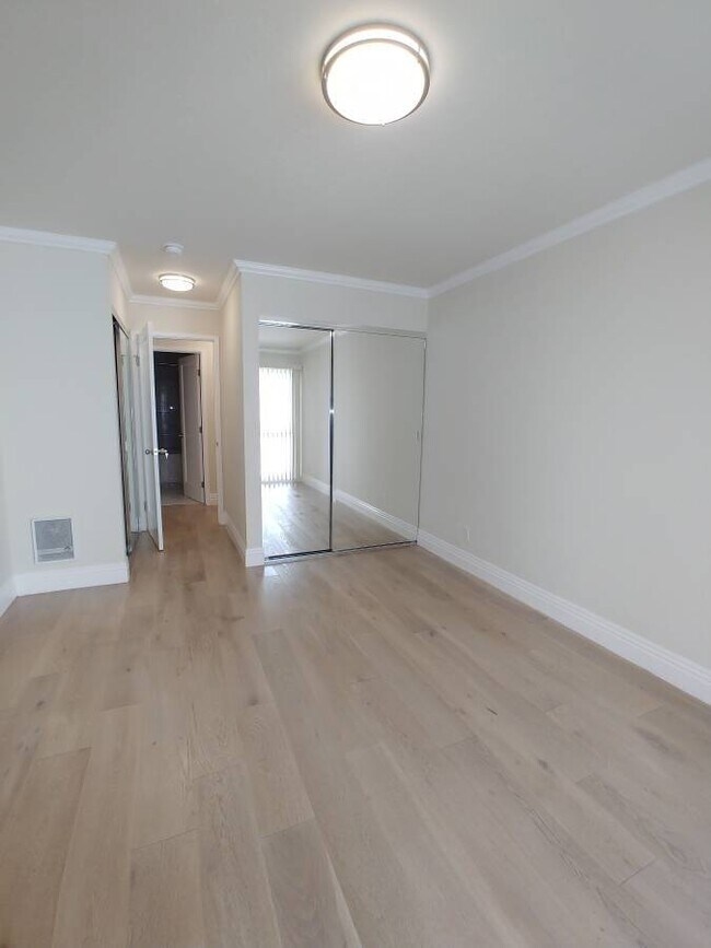 Building Photo - 375 Bellevue Ave