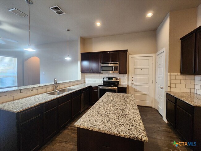 Foto del edificio - 1143 Creekside Orchard