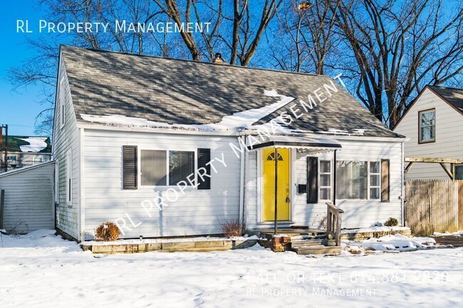 Building Photo - Cute 3 bedroom/1.5 bathroom Cape Cod