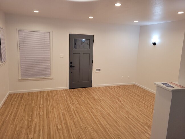 Building Photo - 13456 Reedley St