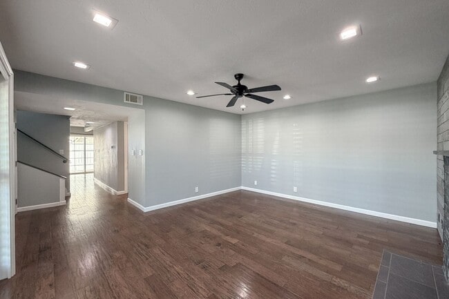 Building Photo - 4950 Nautilus St