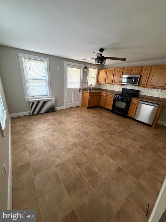 Building Photo - 61 N Hull St