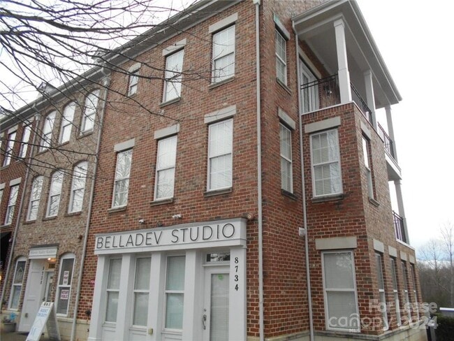 Building Photo - 8734 Arbor Creek Dr