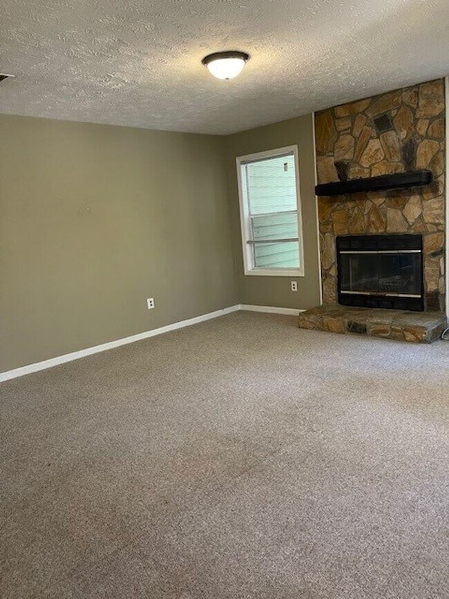 Building Photo - 6800 Willowbrook Dr