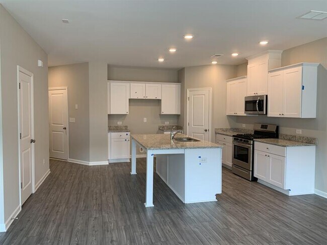 Building Photo - 2130 Lanier Harbor Pt