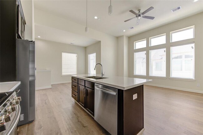 Building Photo - 136 Knightsbridge Park Ln