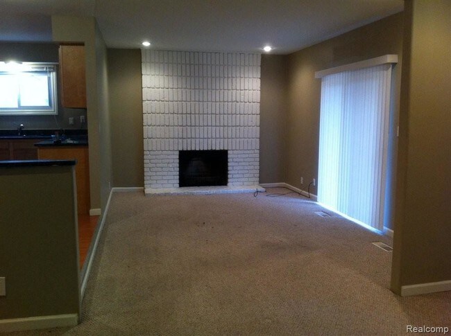 Building Photo - 29847 Spring Hill Dr
