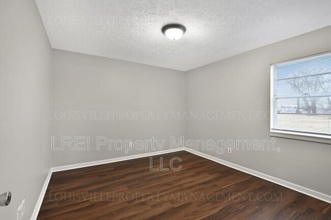 Building Photo - 160 W Blue Lick Rd