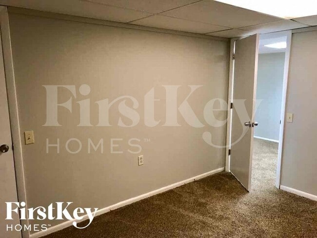 Building Photo - 746 Peal Dr