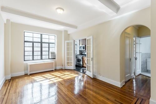 Primary Photo - 14 Sheridan Sq