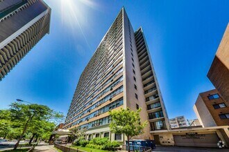 Building Photo - 6030 N Sheridan Rd