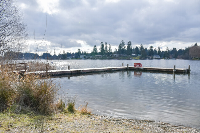 Foto del edificio - Lakeview Village Apartments