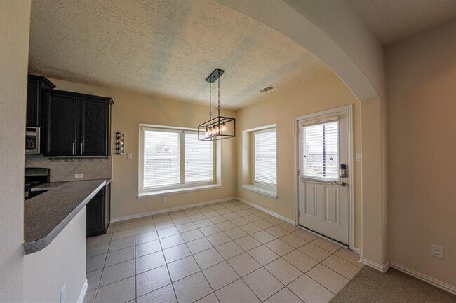 Foto del edificio - 140 Avery Springs Ln