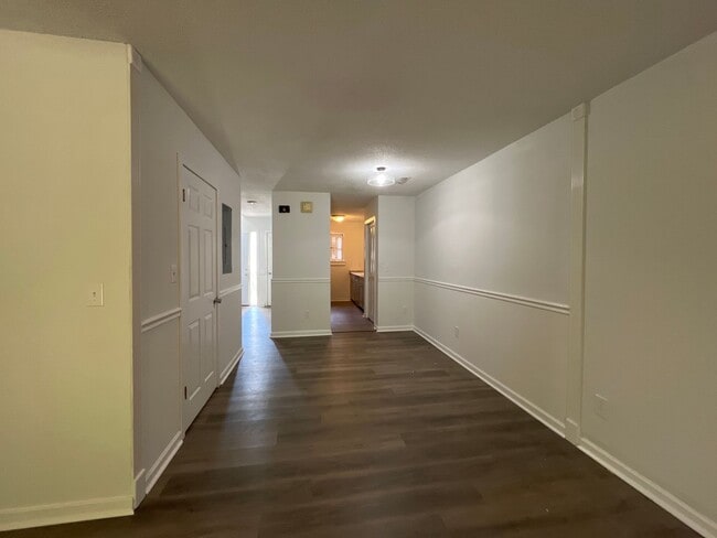 Building Photo - COMPLETELY RENOVATED Condo in West Ashley!