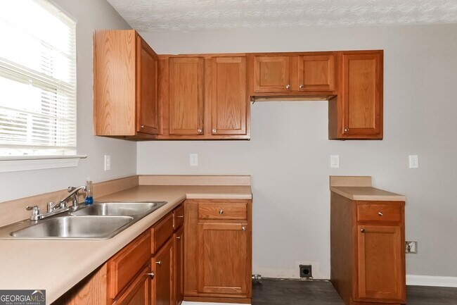 Building Photo - 606 Dove Cove