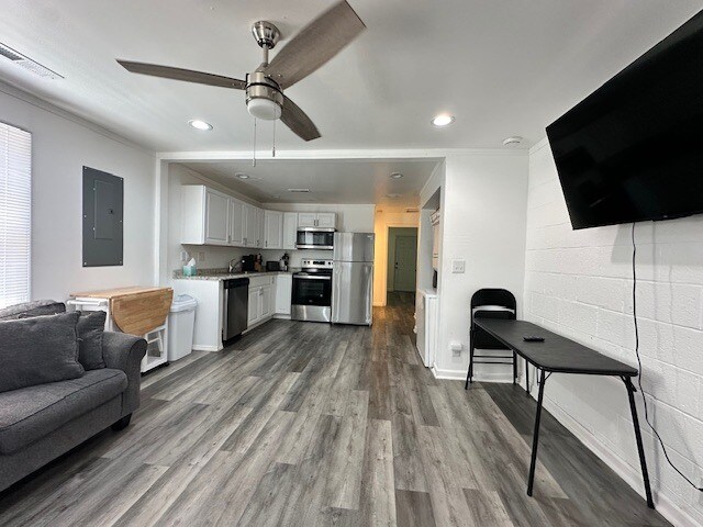 Building Photo - 1004 Grace St