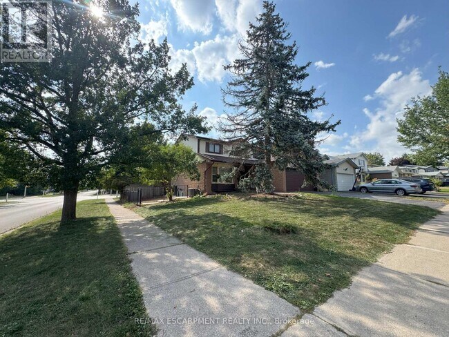 Building Photo - 1482 Lancaster Dr