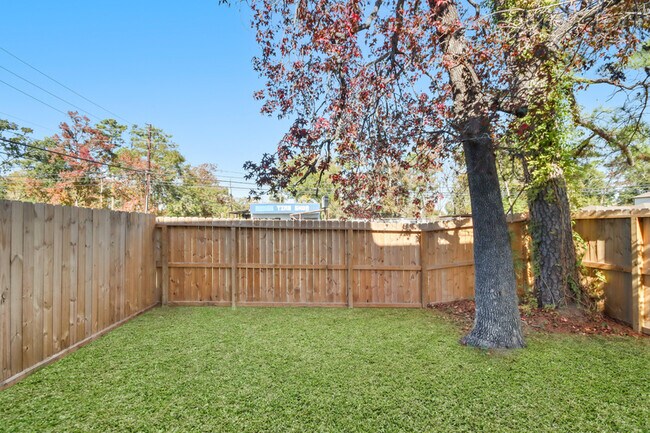 Foto del edificio - 8302 Tidwell Rd