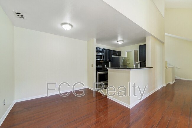 Building Photo - 6106 Westgate Dr