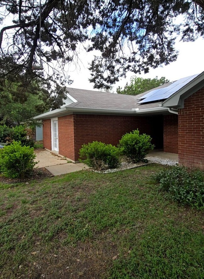 Building Photo - 2507 Schwertner Dr