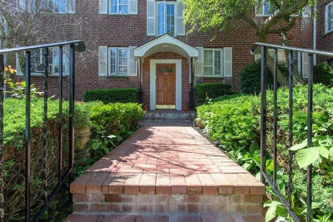 Foto del edificio - 50 Nathan Hale Dr