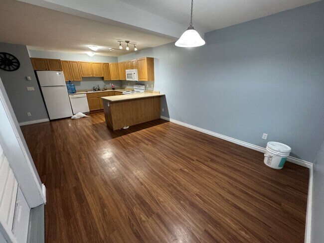 Building Photo - 804-888 88 Ave