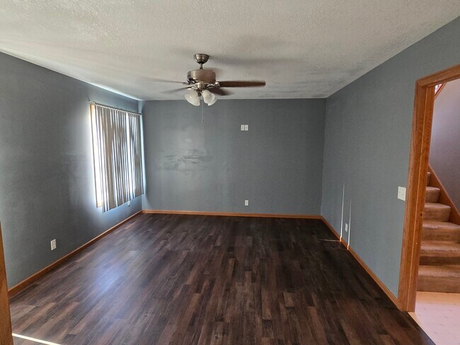 Foto del edificio - 15655 Finch Ave
