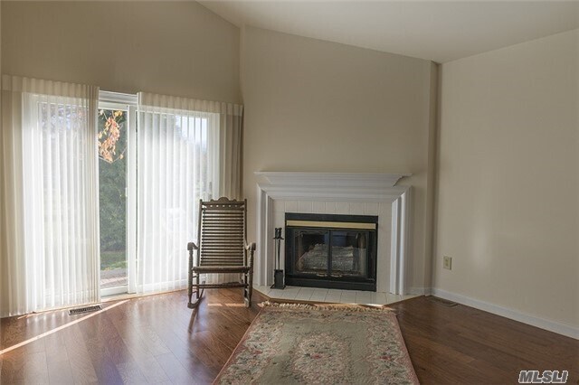 Building Photo - 2555 Youngs Ave