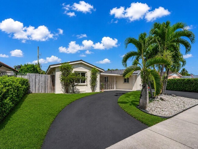 Building Photo - 1430 SW 102nd Ct