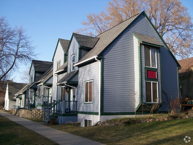 Building Photo - 140 Mackubin St