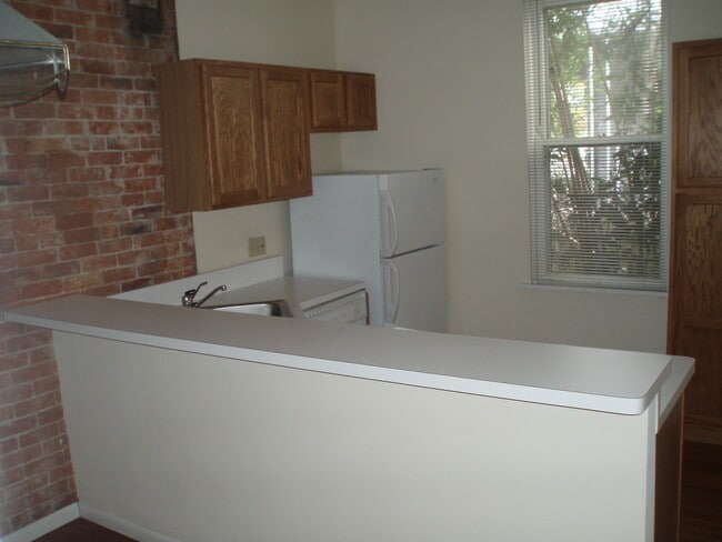 Building Photo - 640 Delta Ave