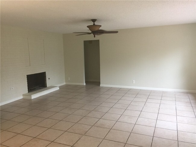 Foto del edificio - 10206 Woodland Village Dr