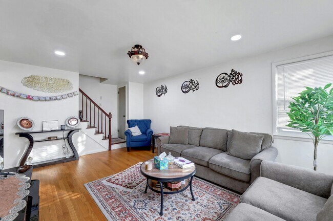 SALA DE ESTAR - 188 Luddington Ave