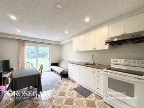 Building Photo - 54 Roseville Dr